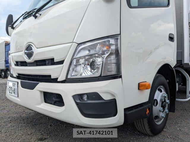 Hino DUTRO 2026-01 8658822-26