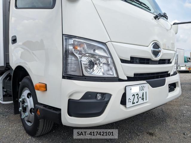 Hino DUTRO 2026-01 8658822-27