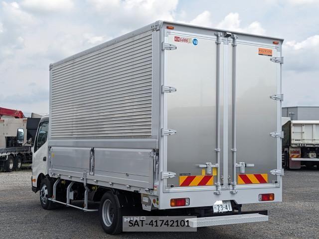 Hino DUTRO 2026-01 8658822-3