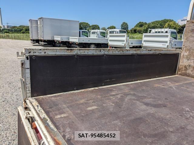 Hino DUTRO 2019-05 8658844-15