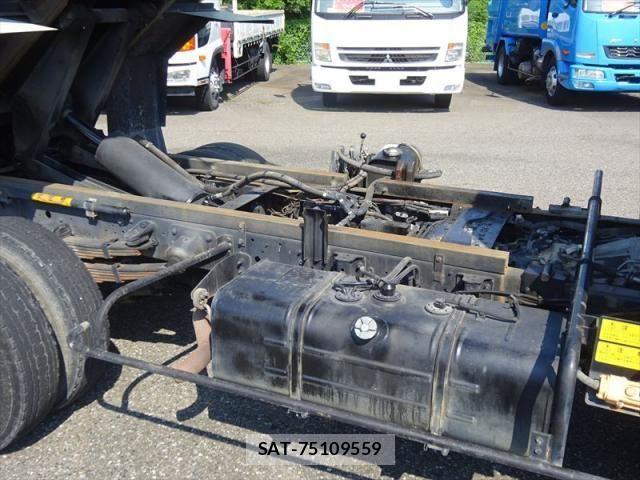 Hino DUTRO 2015-01 8658832-10