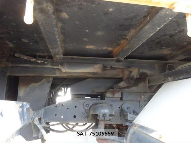 Hino DUTRO 2015-01 8658832-11