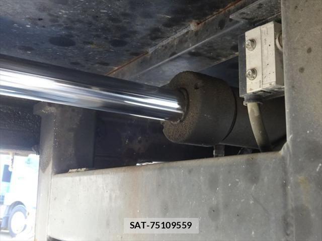 Hino DUTRO 2015-01 8658832-13
