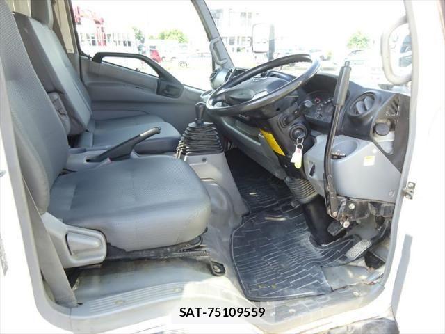 Hino DUTRO 2015-01 8658832-22