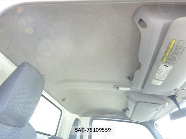Hino DUTRO 2015-01 8658832-23