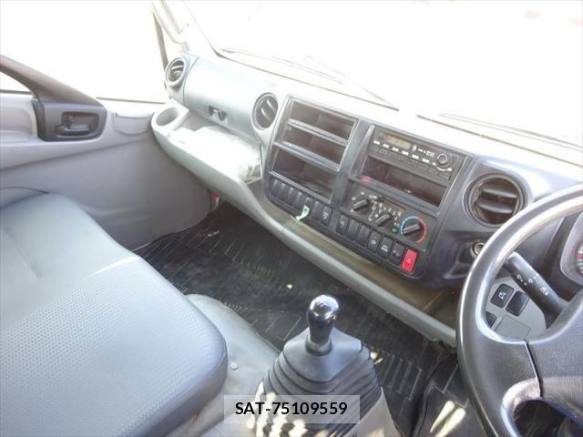 Hino DUTRO 2015-01 8658832-25