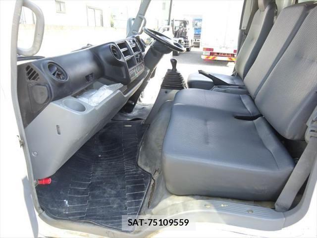 Hino DUTRO 2015-01 8658832-26