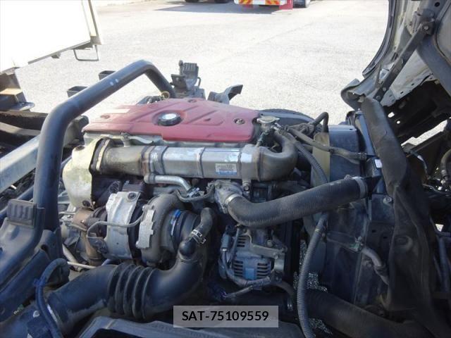 Hino DUTRO 2015-01 8658832-29
