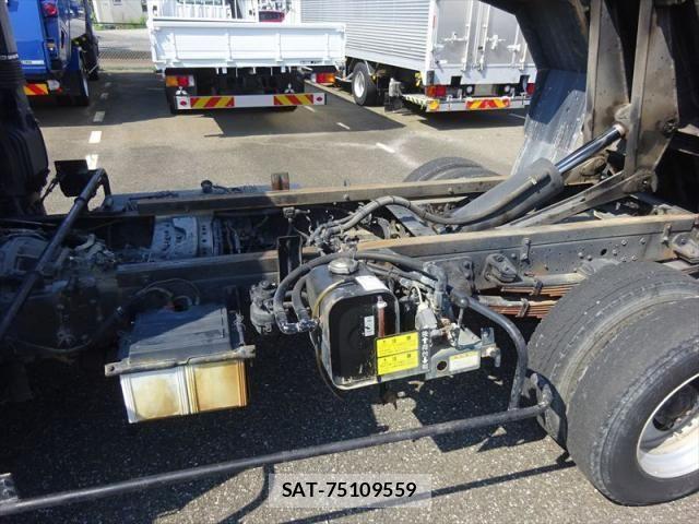 Hino DUTRO 2015-01 8658832-6