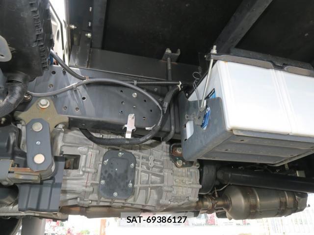 Hino DUTRO 2022-06 8658824-17
