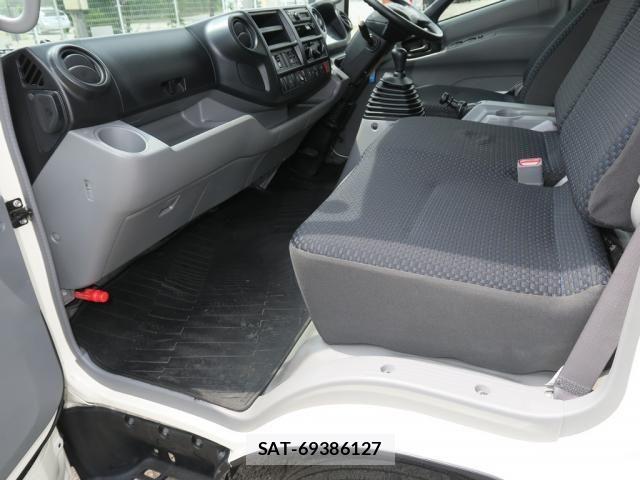Hino DUTRO 2022-06 8658824-23