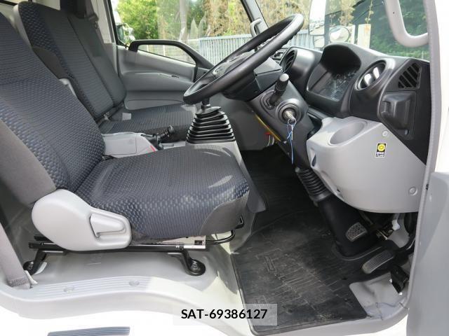 Hino DUTRO 2022-06 8658824-25