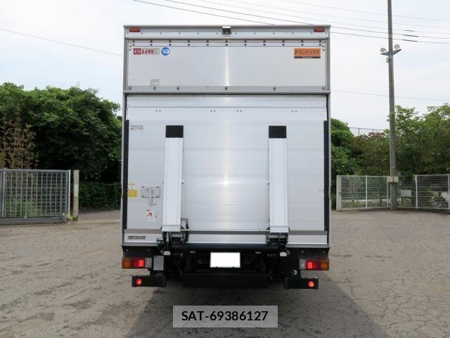 Hino DUTRO 2022-06 8658824-4