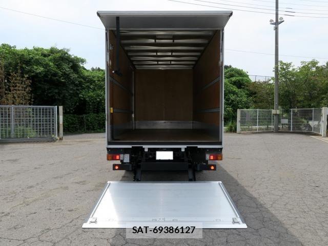 Hino DUTRO 2022-06 8658824-5