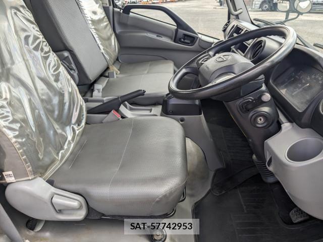 Hino DUTRO 2019-10 8658837-21