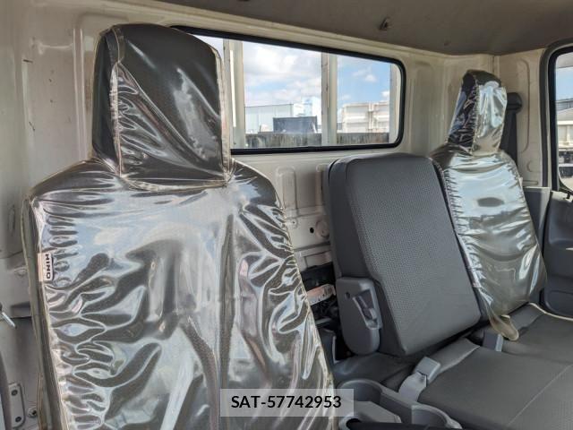 Hino DUTRO 2019-10 8658837-23