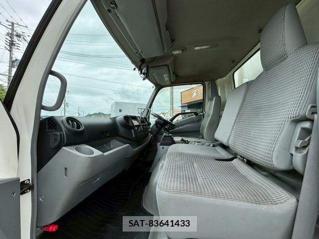 Hino DUTRO 2016-11 8658826-16
