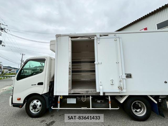 Hino DUTRO 2016-11 8658826-27