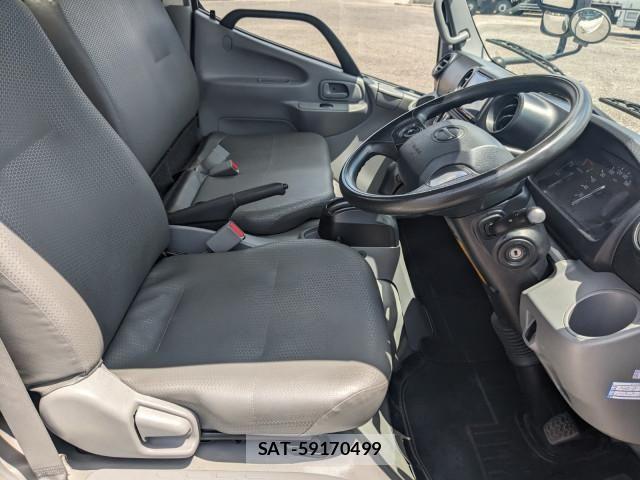 Hino DUTRO 2019-10 8658838-21
