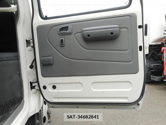 Hino DUTRO 2015-07 8658845-16