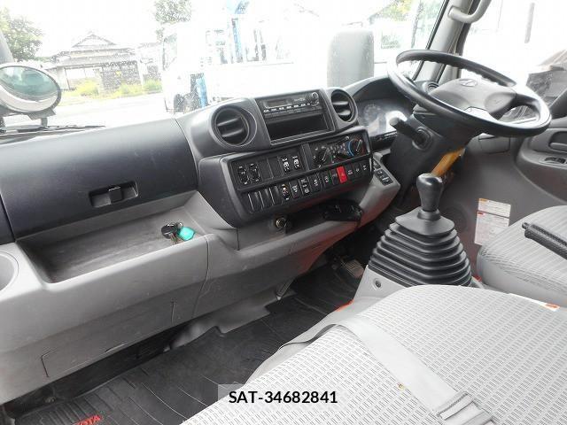 Hino DUTRO 2015-07 8658845-17