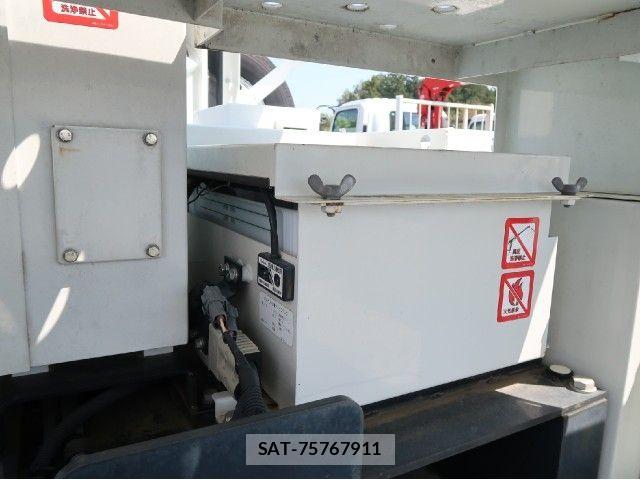 Hino DUTRO 2015-03 8658833-14
