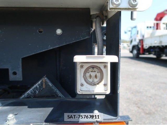Hino DUTRO 2015-03 8658833-17