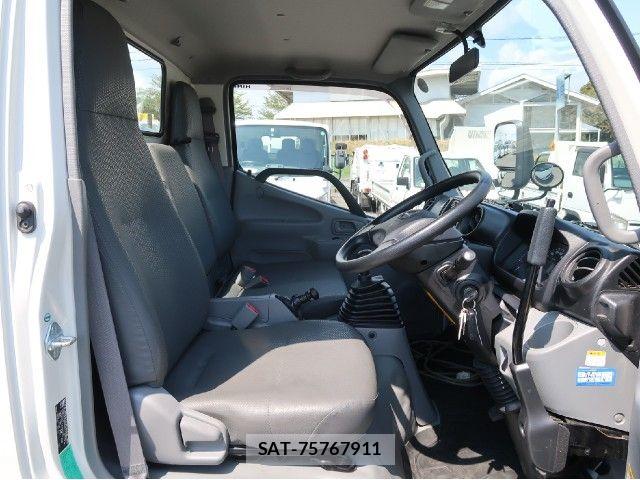 Hino DUTRO 2015-03 8658833-22