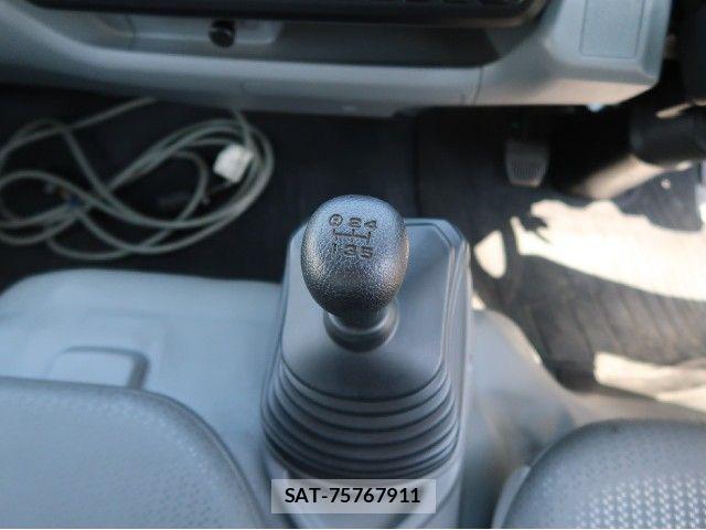 Hino DUTRO 2015-03 8658833-23