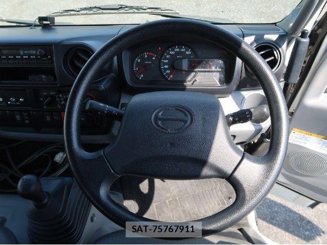 Hino DUTRO 2015-03 8658833-25
