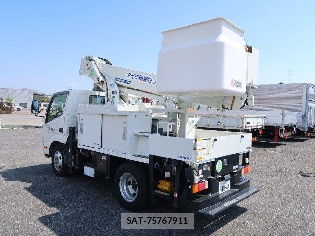Hino DUTRO 2015-03 8658833-4
