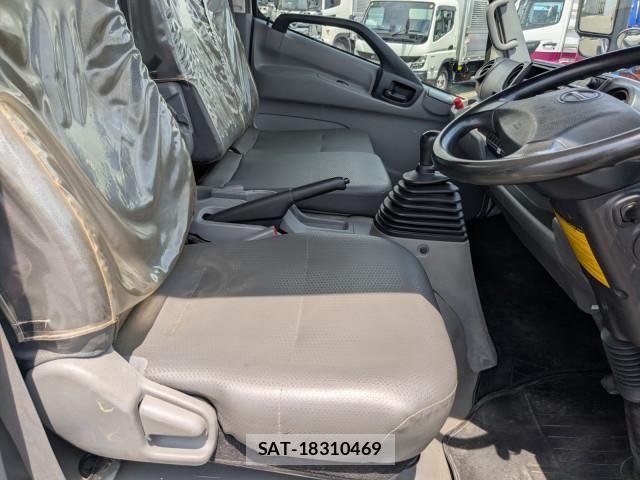 Hino DUTRO 2016-12 8658828-24