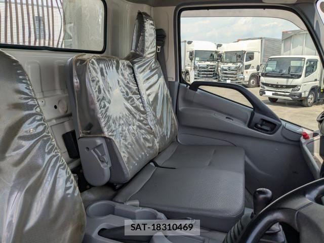 Hino DUTRO 2016-12 8658828-25