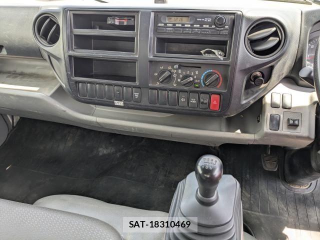 Hino DUTRO 2016-12 8658828-26