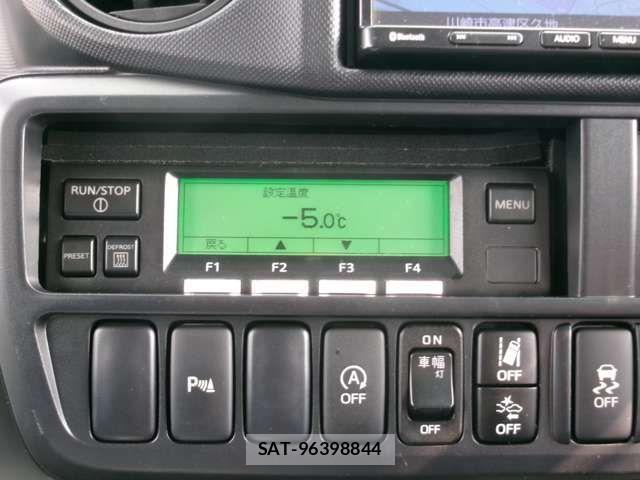 Hino DUTRO 2020-03 8666075-12