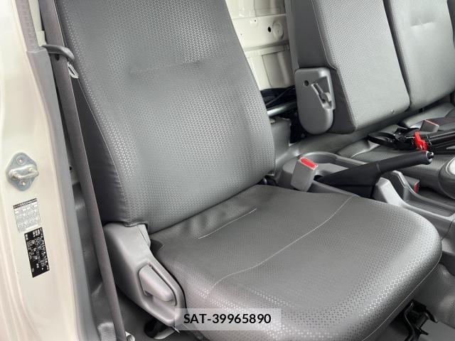 Hino DUTRO 2021-09 8666073-18