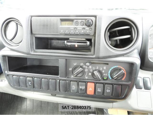 Hino DUTRO 2014-12 8658835-29