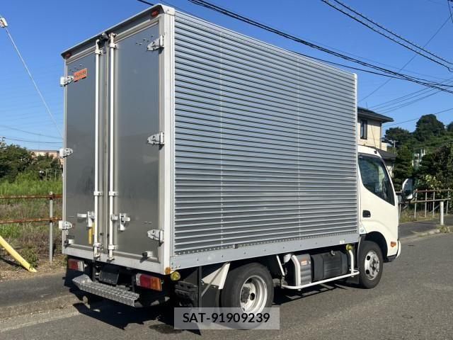Hino DUTRO 2022-08 8658834-2