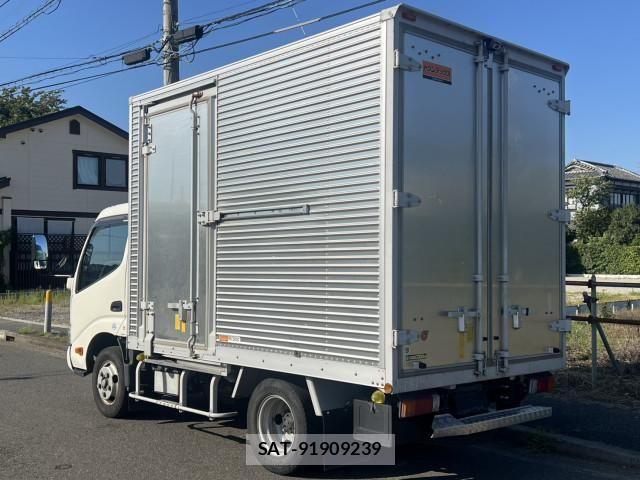 Hino DUTRO 2022-08 8658834-3