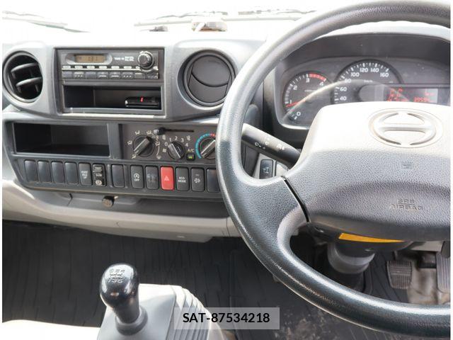 Hino DUTRO 2014-08 8658851-24