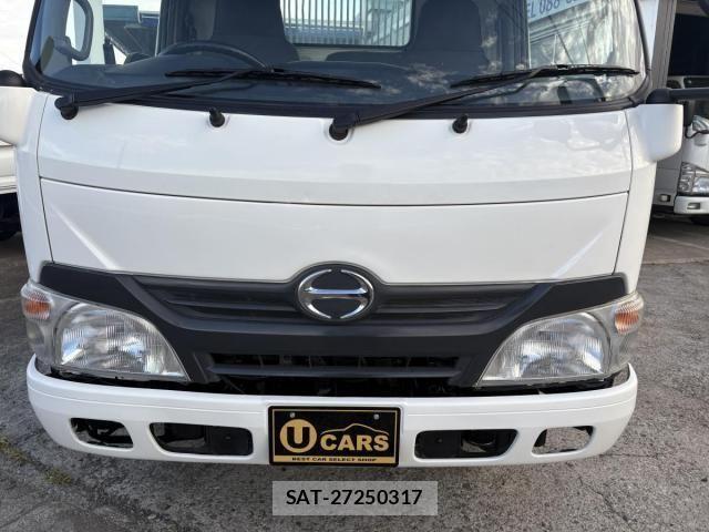 Hino DUTRO 2015-11 8658847-10