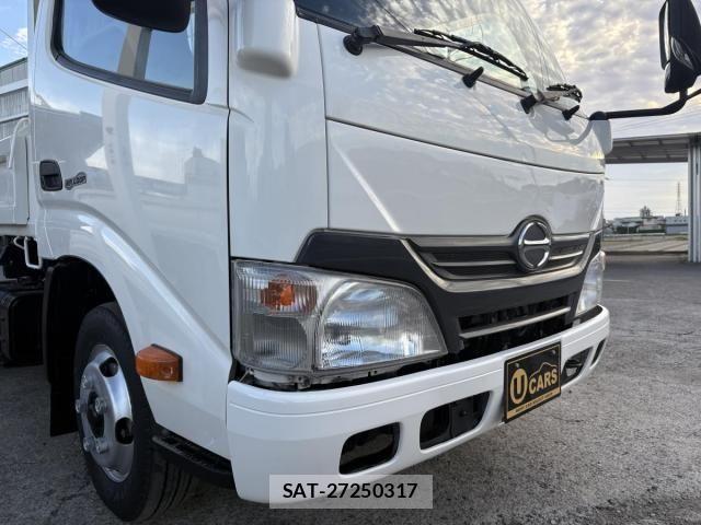 Hino DUTRO 2015-11 8658847-12