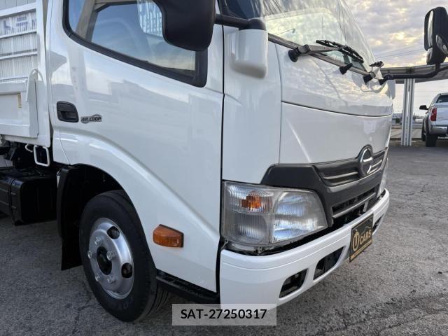 Hino DUTRO 2015-11 8658847-13