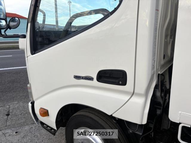 Hino DUTRO 2015-11 8658847-15