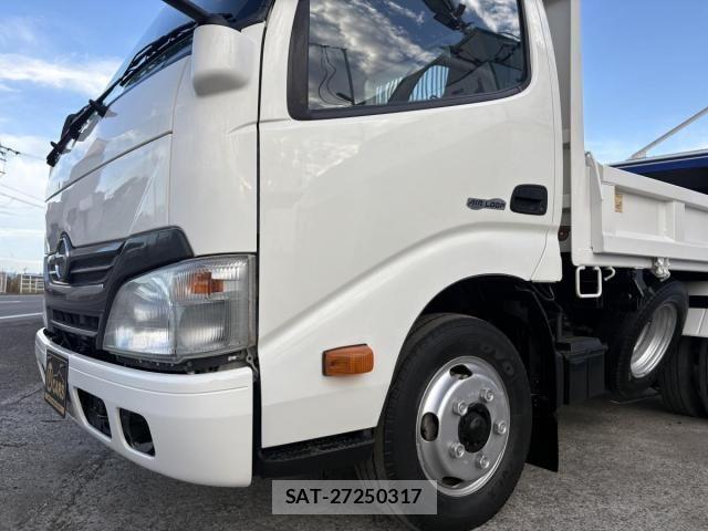 Hino DUTRO 2015-11 8658847-16