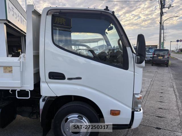 Hino DUTRO 2015-11 8658847-18