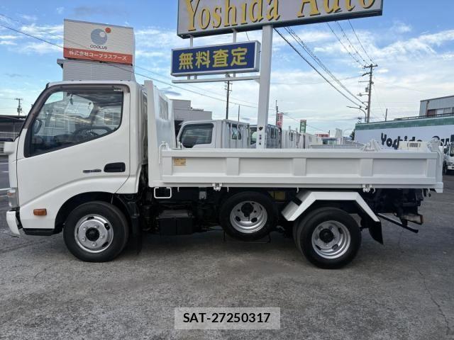 Hino DUTRO 2015-11 8658847-1