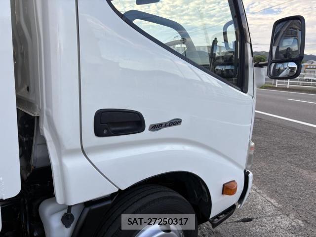 Hino DUTRO 2015-11 8658847-19