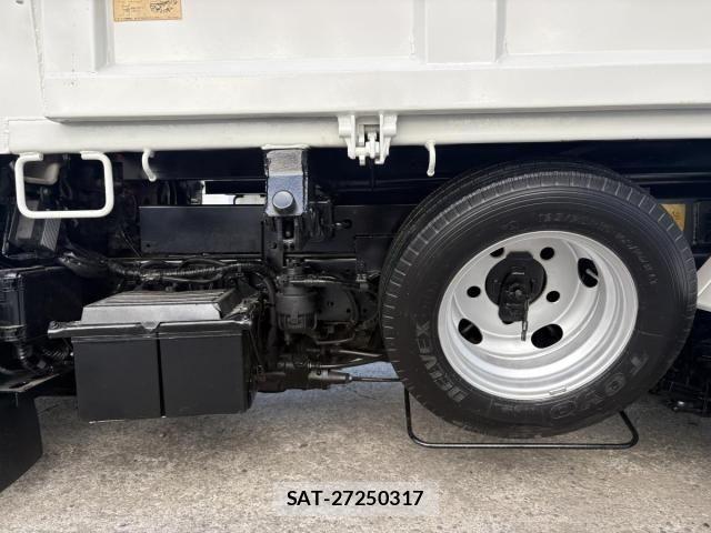 Hino DUTRO 2015-11 8658847-23