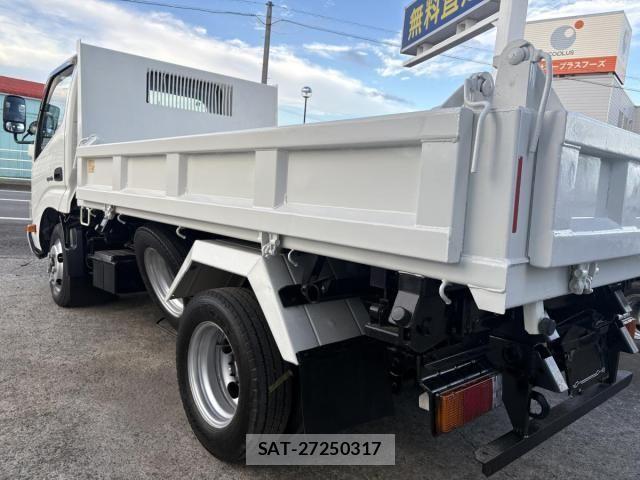 Hino DUTRO 2015-11 8658847-25